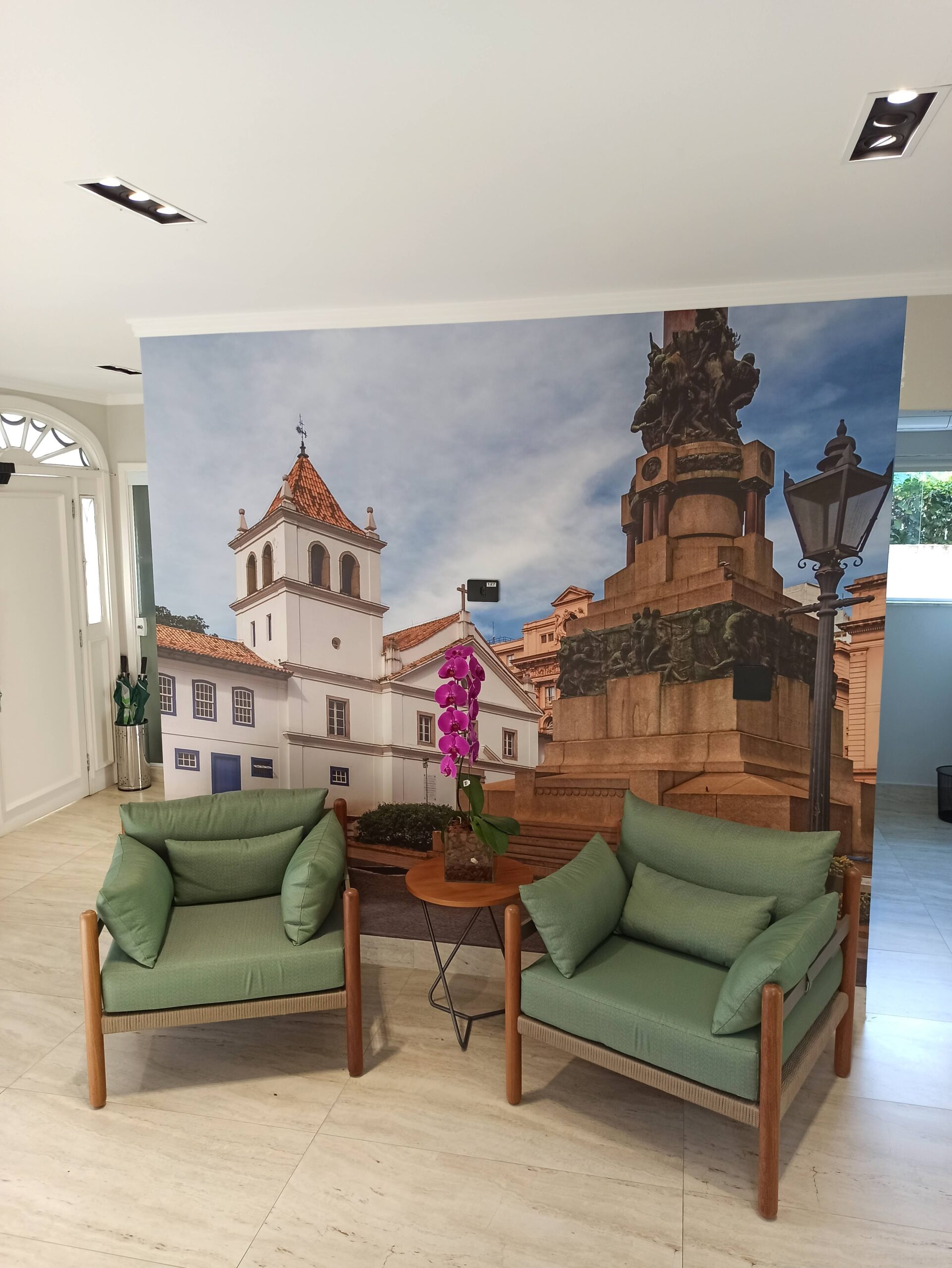 Impressão e instalação de papel de parede personalizado