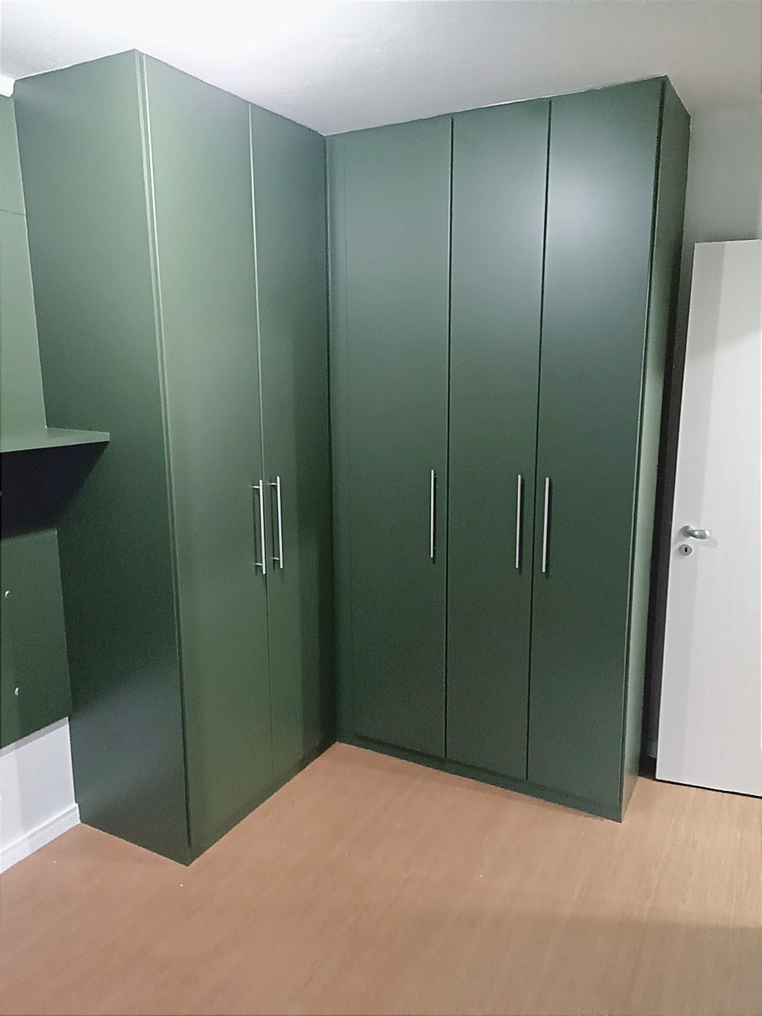 Envelopamento de móveis verde khaki – jateado